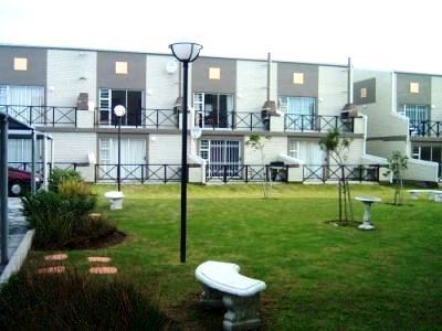 To Let 1 Bedroom Property for Rent in Humewood Eastern Cape